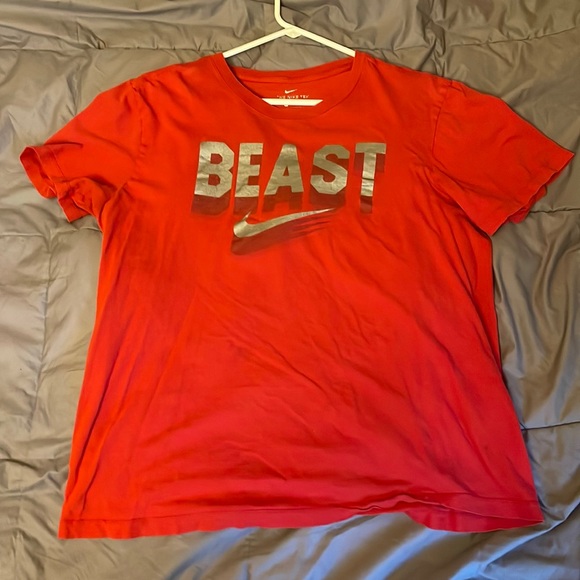 Nike T-Shirt size Large - Picture 1 of 3